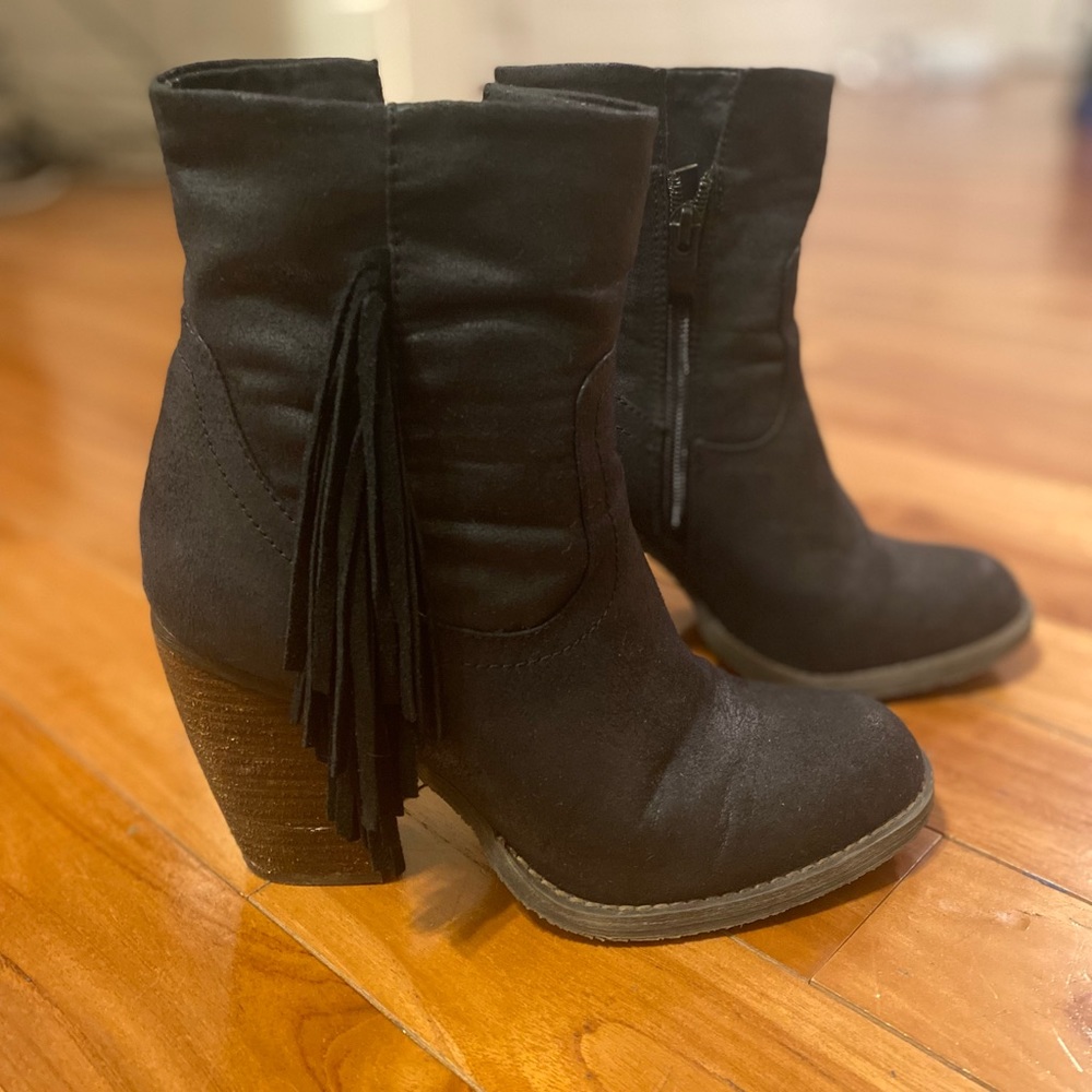 Akira Women’s Size 7 Booties